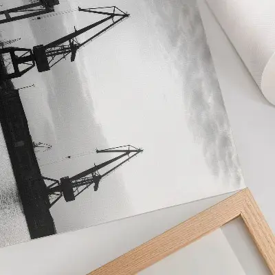 Plakat z żurawiami portowymi w minimalistycznym czarno-białym stylu