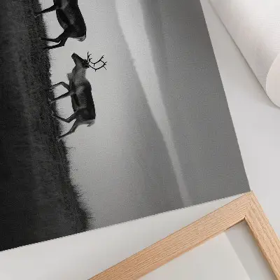 Plakat minimalistyczna kompozycja z reniferami na wzgórzu