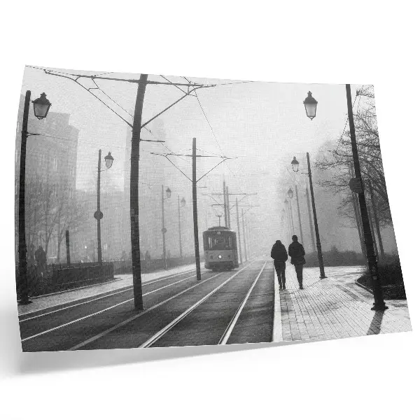 Grafika na ścianę tramwaj we mgle z latarniami w klimacie miejskim
