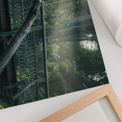 Plakat do salonu Drewniany most wśród zieleni i promieni słonecznych