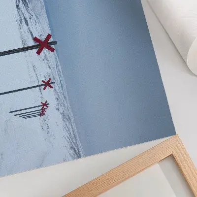Plakat do salonu Białe wzgórza z motywem czerwonych znaków przestrzeni i ciszy