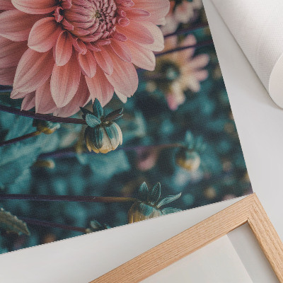 Grafika na ścianę Różowa dalia i zielone liście nowoczesna kompozycja