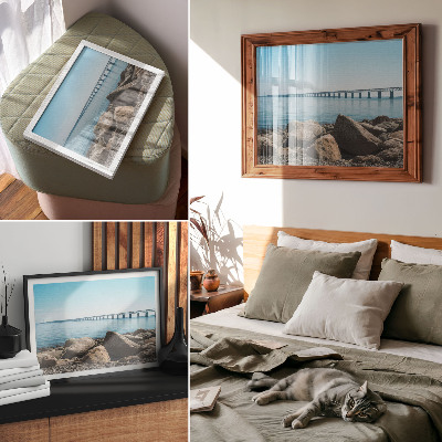 Nowoczesny plakat dekoracyjny Most nad błękitną wodą kamienie na brzegu