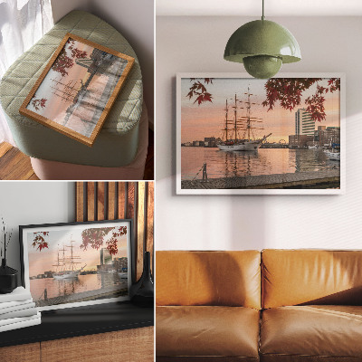 Plakat do salonu Żaglowiec o zachodzie słońca spokojna panorama miasta