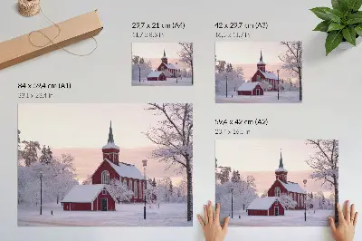 Plakat do salonu czerwona kaplica w zimowej scenerii z ośnieżonymi drzewami na tle pastelowego nieba