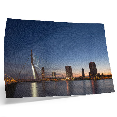 Plakat Most i miasto o zmierzchu lśniące miejskie światła