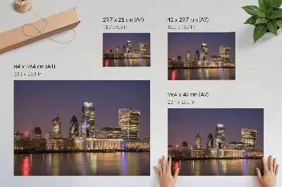 Plakat do salonu nowoczesne wieżowce z refleksami świateł na niebie