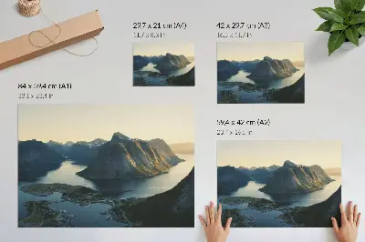 Plakat do salonu przedstawiający fiordy, góry, wodę i zachód słońca w harmonii z naturą