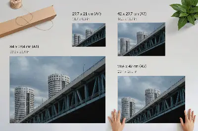 Grafika na ścianę most i wieżowce w stylistyce współczesnej z symetrią i elegancją