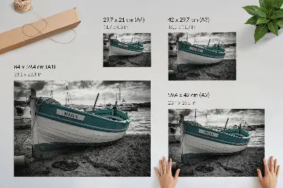Wydruk na płótnie łódź na plaży symbolizująca spokój i marzenia o przygodzie