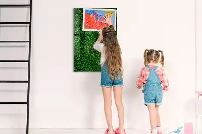 Płot z liści z tablicą magnetyczną i pisakiem