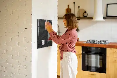 Tablica magnetyczna z pisakiem w ciemny wzór