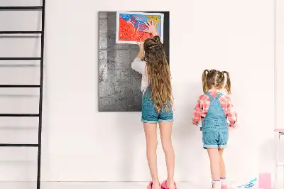 Tablica magnetyczna z pisakiem z porysowaną metalową powierzchnią