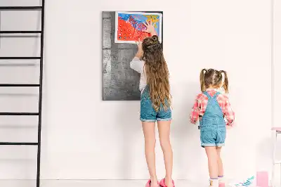 Tablica magnetyczna z pisakiem z porysowaną metalową powierzchnią