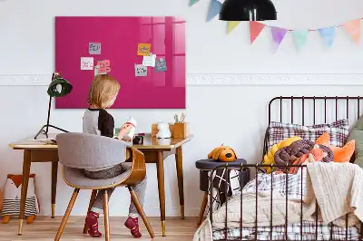 Tablica magnetyczna suchościeralna w intensywnym różowym kolorze