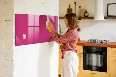 Tablica magnetyczna suchościeralna w intensywnym różowym kolorze