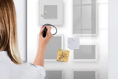 Tablica magnetyczna suchościeralna w ramce na zdjęcia