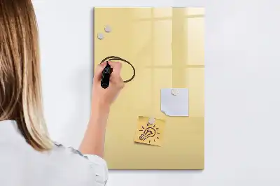 Tablica magnetyczna suchościeralna w kolorze kremowym