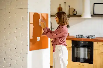 Tablica magnetyczna suchościeralna w kolorze pomarańczowym