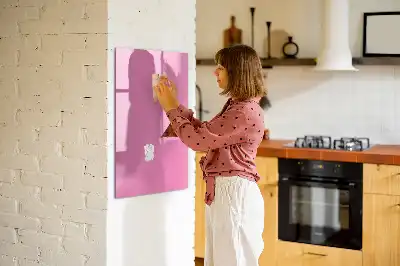 Tablica suchościeralna magnetyczna w różowym kolorze