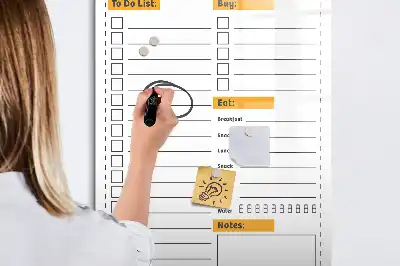 Tablica magnetyczna suchościeralna z listą rzeczy do zrobienia