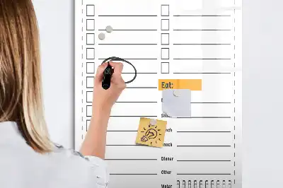 Tablica magnetyczna suchościeralna z listą rzeczy do zrobienia