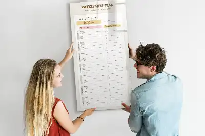Tablica magnetyczna suchościeralna z tygodniowym planem posiłków