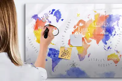Akwarelowa mapa świata z tablicą magnetyczną i pisakiem