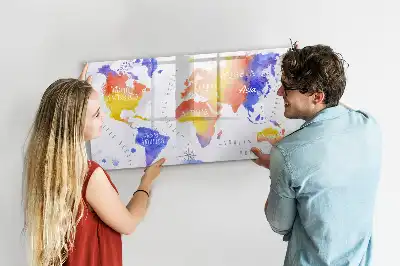 Akwarelowa mapa świata z tablicą magnetyczną i pisakiem
