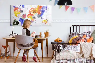 Akwarelowa mapa świata z tablicą magnetyczną i pisakiem