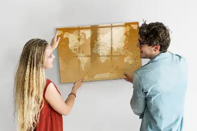 Mapa świata z tablicą magnetyczną i pisakiem