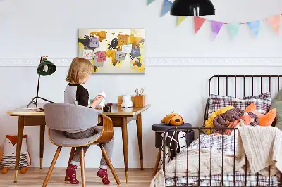 Tablica magnetyczna z motywem abstrakcyjnej mapy świata