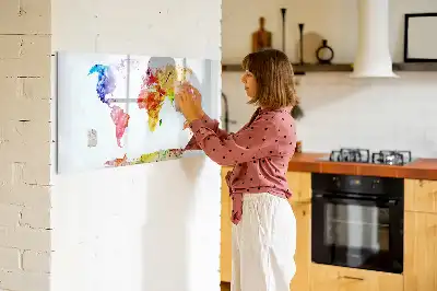 Akwarelowa mapa świata w wersji tablicy magnetycznej z pisakiem