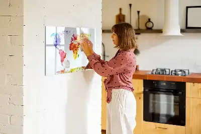 Akwarelowa mapa świata w wersji tablicy magnetycznej z pisakiem