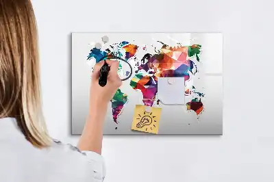 Tablica magnetyczna z wzorem geometrycznej mapy świata z trójkątów