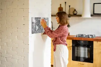 Tablica magnetyczna z nadrukiem mapy świata na cegle