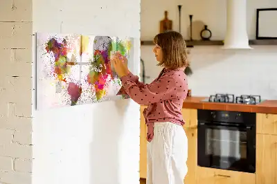 Akwarelowa mapa świata z tablicą magnetyczną i pisakiem