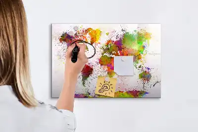 Akwarelowa mapa świata z tablicą magnetyczną i pisakiem