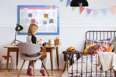 Planer miesięczny z tablicą magnetyczną i pisakiem