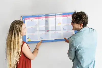 Planer miesięczny z tablicą magnetyczną i pisakiem