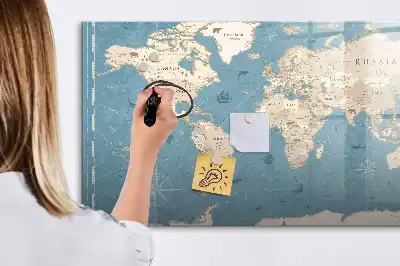 Mapa świata vintage z tablicą magnetyczną i pisakiem