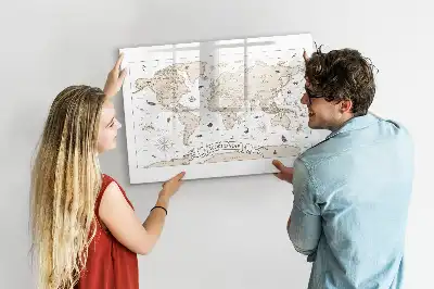 Mapa świata vintage z tablicą magnetyczną i pisakiem