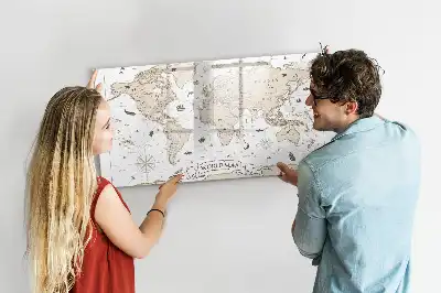 Mapa świata vintage z tablicą magnetyczną i pisakiem
