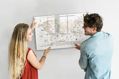 Mapa świata vintage z tablicą magnetyczną i pisakiem