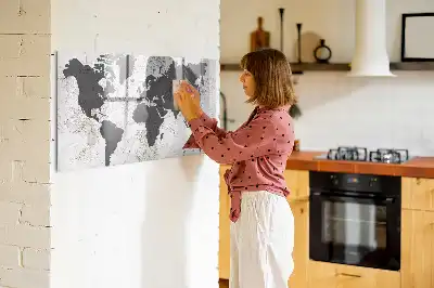 Tablica magnetyczna z motywem mapy świata na betonie