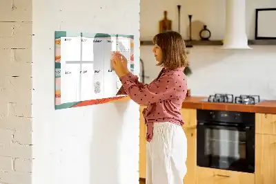 Planer tygodniowy w stylu retro z tablicą magnetyczną i pisakiem