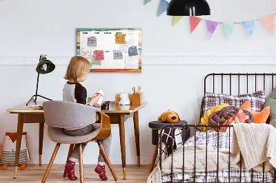 Planer tygodniowy w stylu retro z tablicą magnetyczną i pisakiem