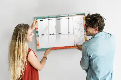 Planer tygodniowy w stylu retro z tablicą magnetyczną i pisakiem
