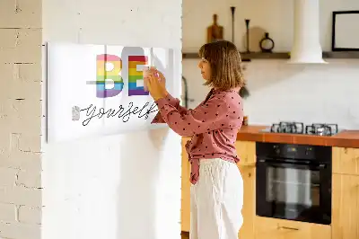 Tablica magnetyczna z pisakiem z napisem Bądź sobą