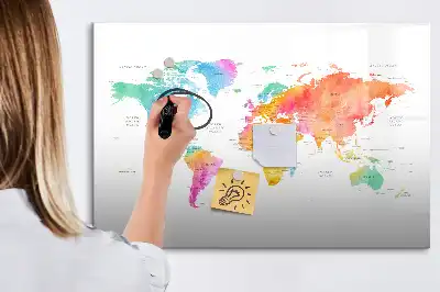 Akwarelowa mapa świata z tablicą magnetyczną i pisakiem